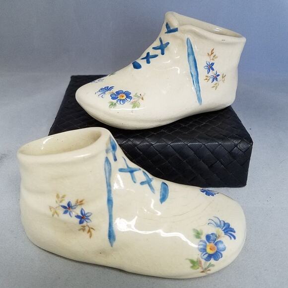 Vintage Hand Painted Ceramic Baby Shoes Planter Vase Blue Flowers Nursery Decor - Picture 2 of 6